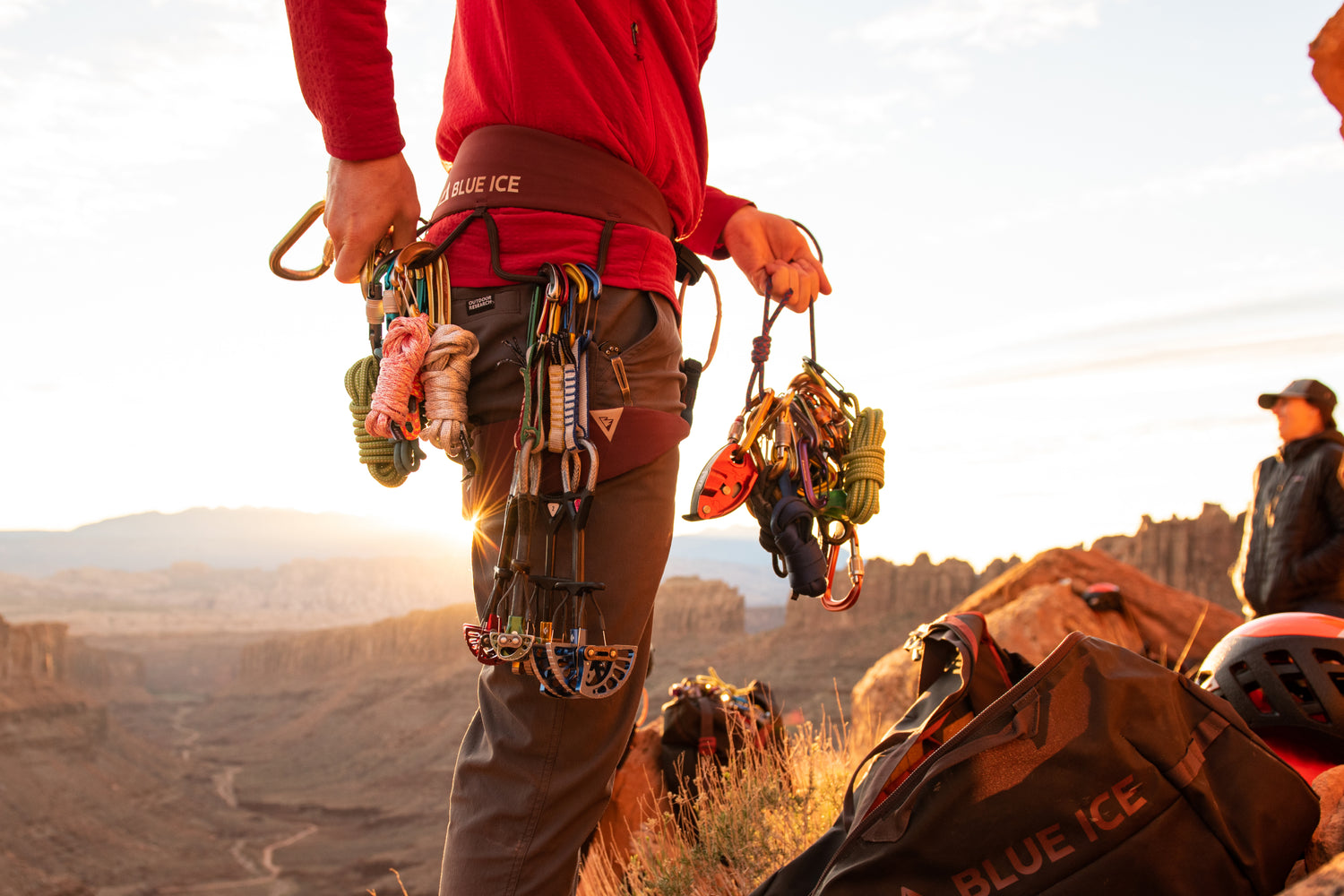 Mountaineering harnesses